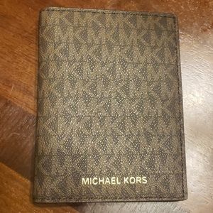 NWT Michael Kors Passport